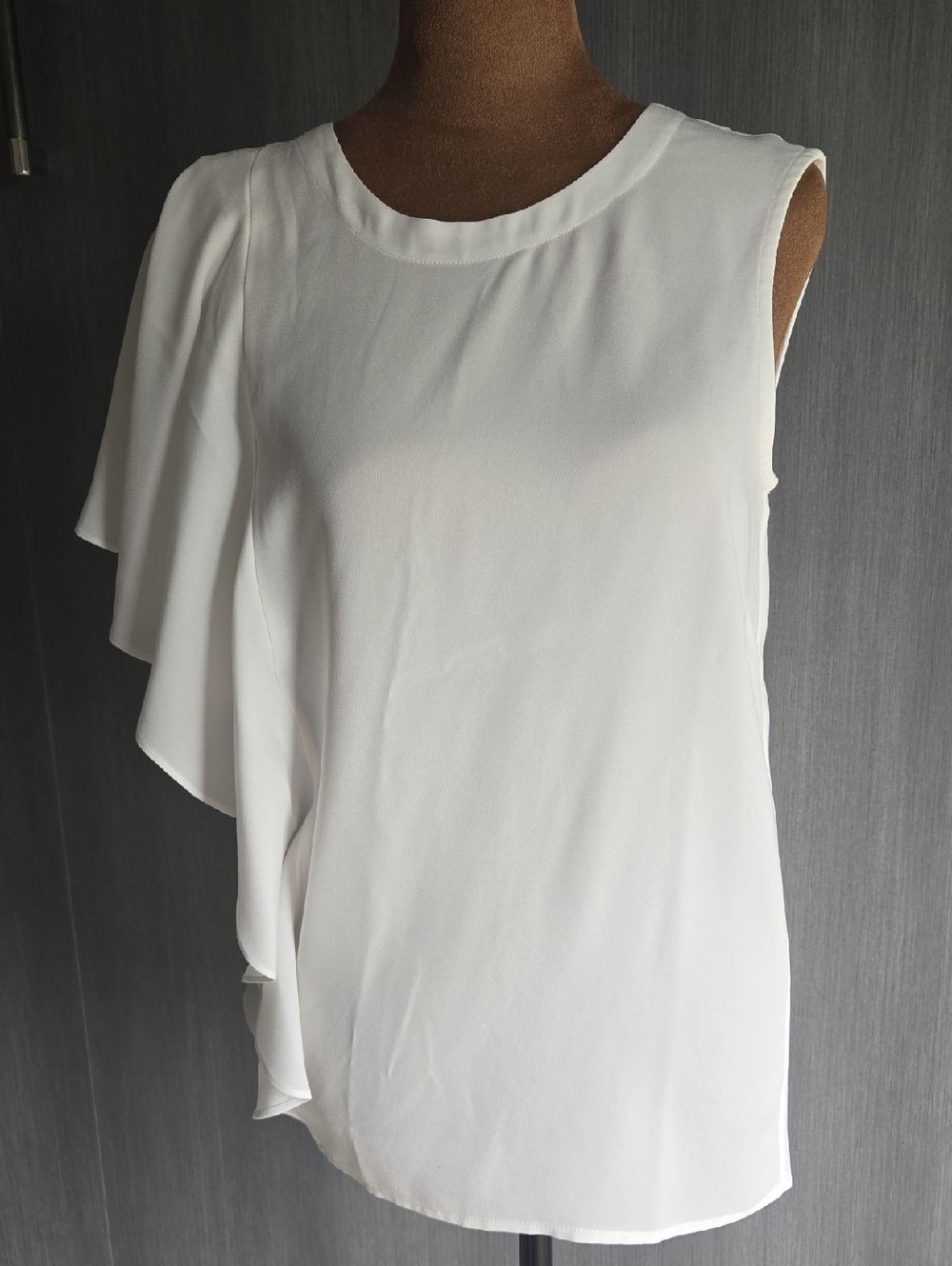 BCBGMaxAzria White Blouse with Black Tag Detail